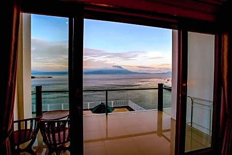 Deluxe Room with Ocean View