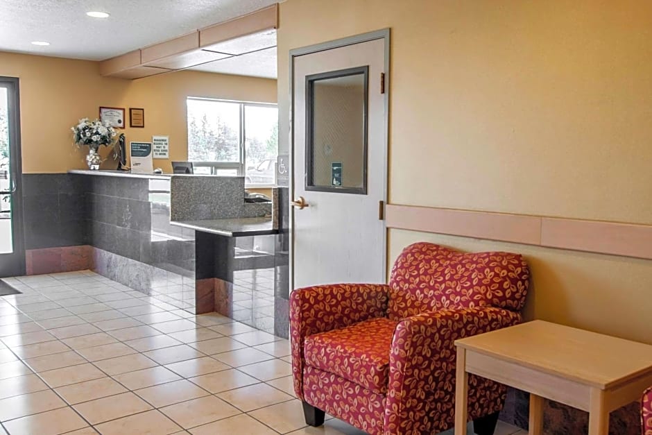 Bridgeway Inn & Suites