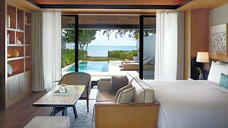 One-Bedroom Oceanfront Pool Villa