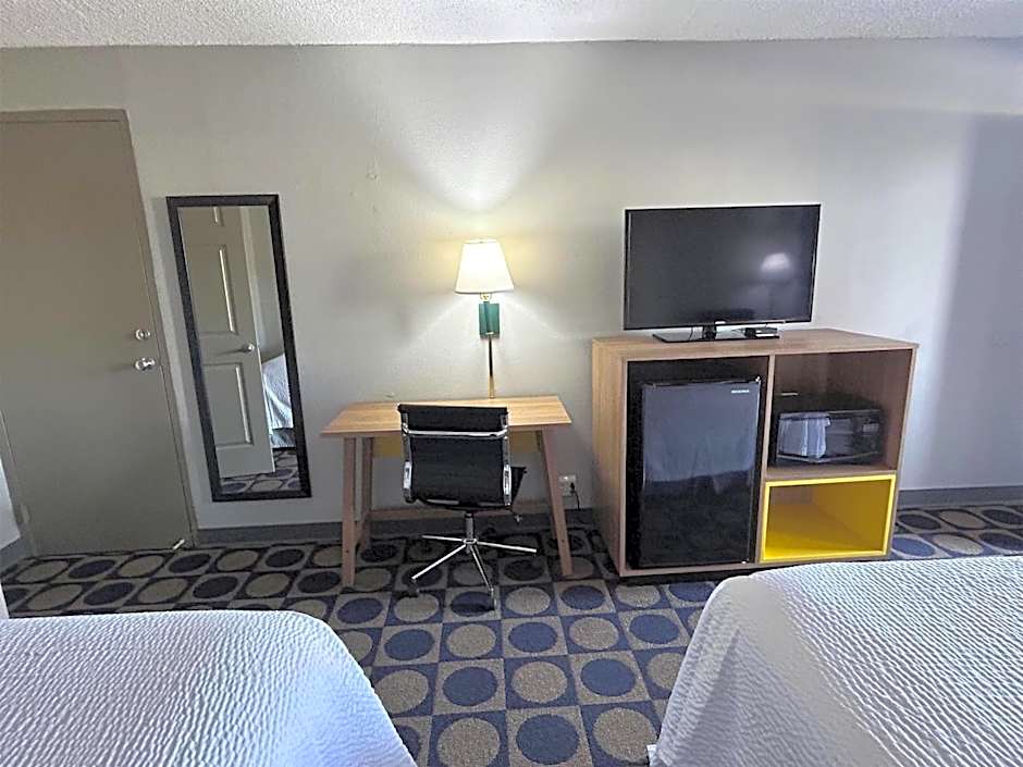 Days Inn by Wyndham Byron