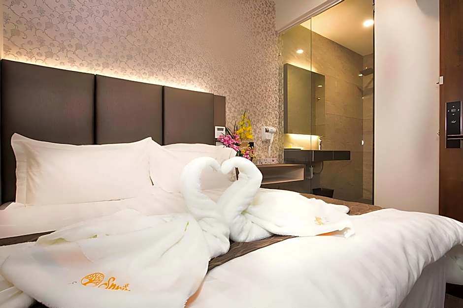 Spring Season Hotel