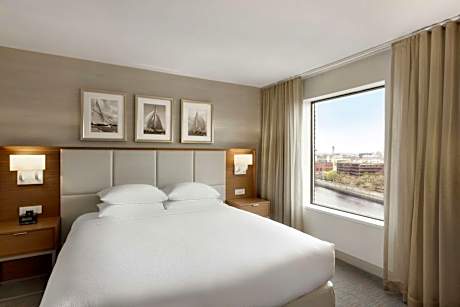 King Suite with River View