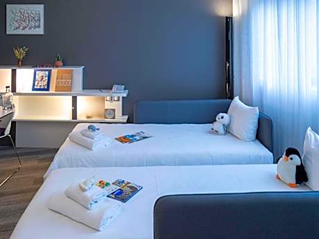 Superior Suite With One Double Bed And Two Single Beds