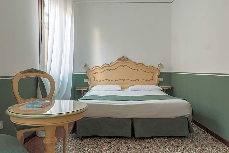 Ca' San Trovaso - 6 Rooms