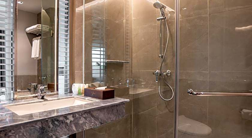 Grand Riverside Hotel