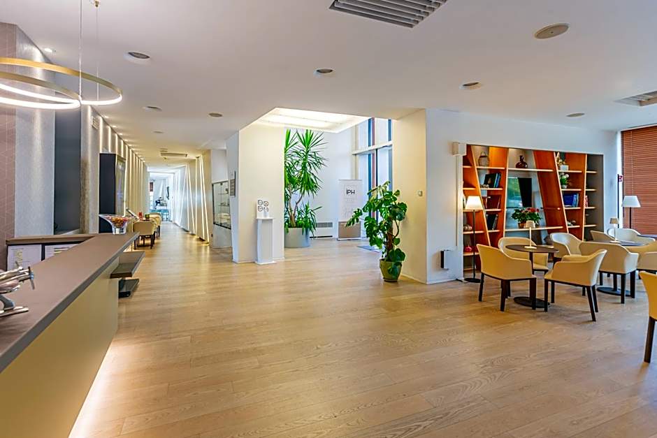 NEW IPOINT HOTEL