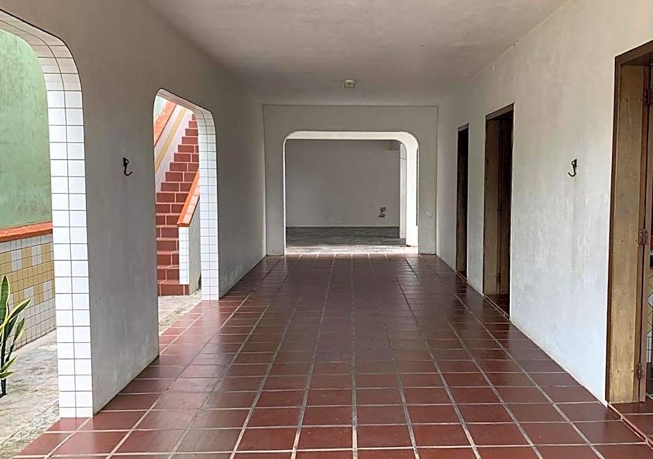 Casa de praia com boa ventilação garagem coberta para 3 carros 50m da praia