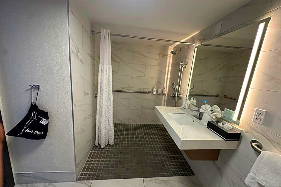 La Quinta Inn & Suites by Wyndham Albuquerque Airport