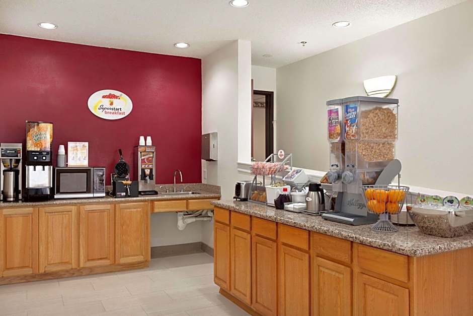 Super 8 by Wyndham Garland/Rowlett/East Dallas Area