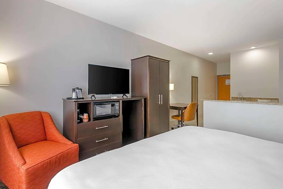 Comfort Inn & Suites