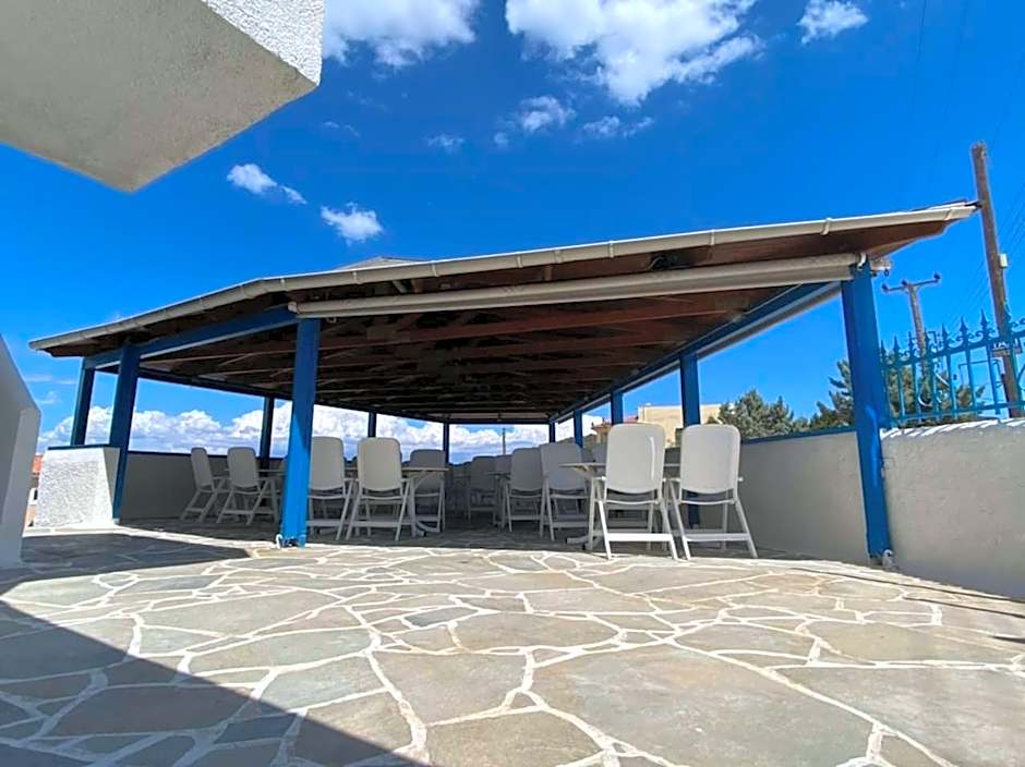 Blue Dolphin Studios and Apartment