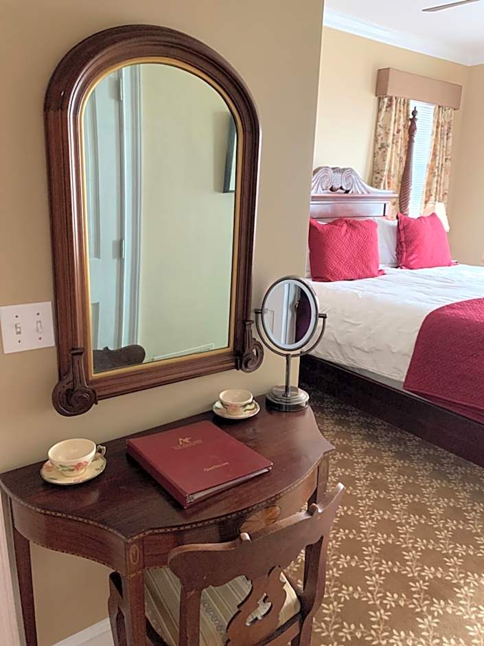 Almondy Inn Bed & Breakfast