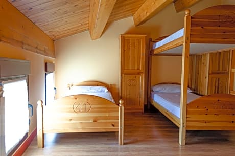 8-Bed Mixed Dormitory Room