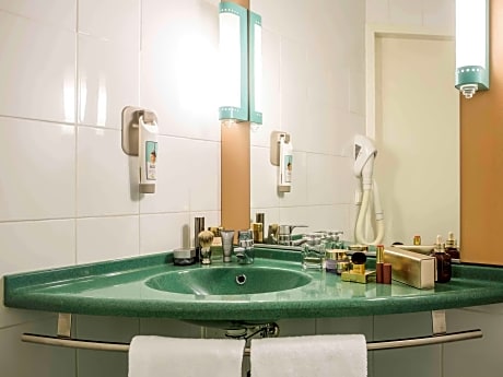 TWIN - A Standard Room with twin beds