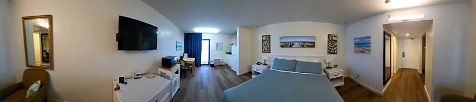 Beachside Hotel - POOL IS OPEN!
