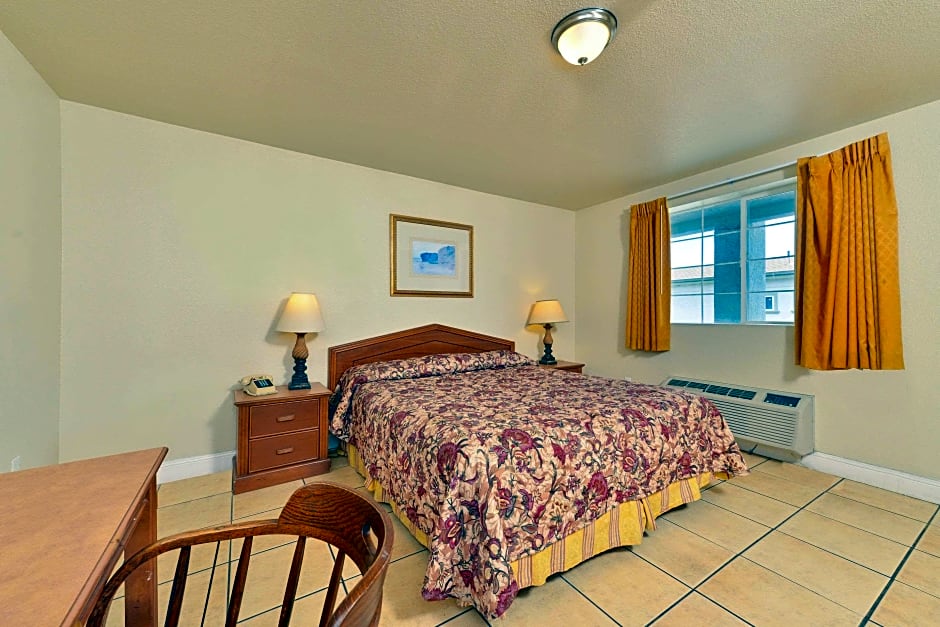 Photo 1 of 3 of 1 King Bed