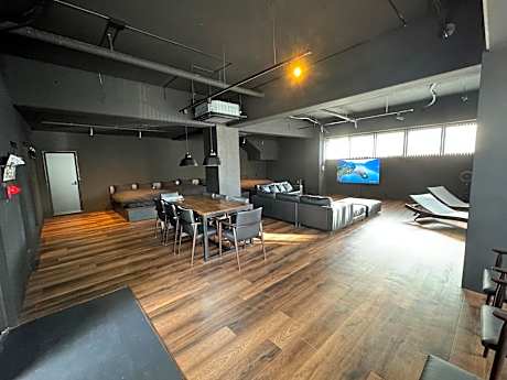 Black Villa Naha 最大8名宿泊可 136平米 美栄橋駅 徒歩1分 国際通り 徒歩7分