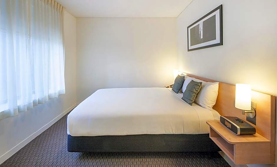 ibis Melbourne Hotel and Apartments