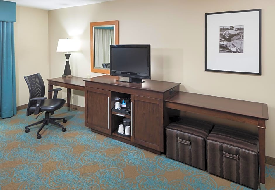 Hampton Inn & Suites St. Louis at Forest Park