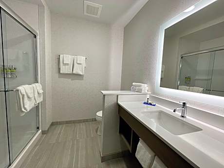 2 Queen Beds Standard Comm Accessible