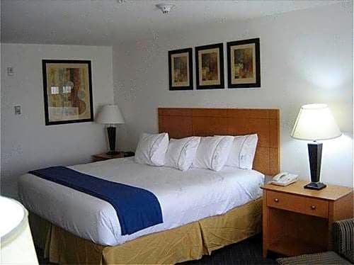 Holiday Inn Express Hotel & Suites Carlsbad By IHG