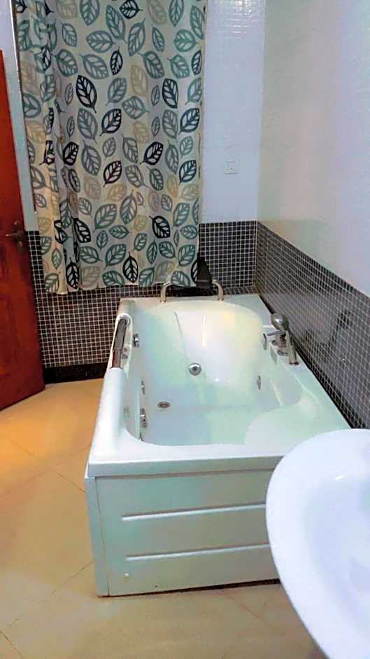 Super Paradise Hotel