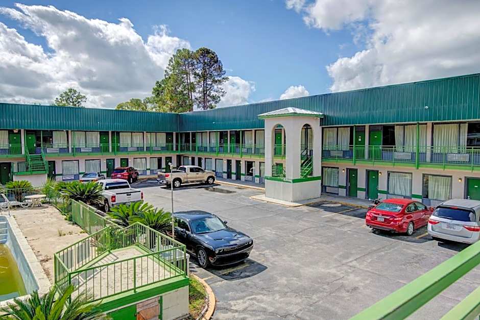 OYO Hotel Douglas GA US-441