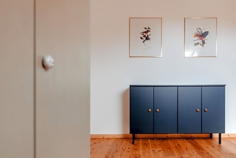 Apartment with Mountain View