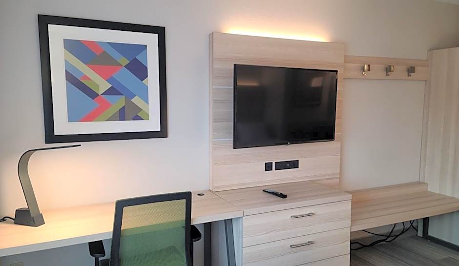 Holiday Inn Express Lordstown Newton Falls Warren By IHG