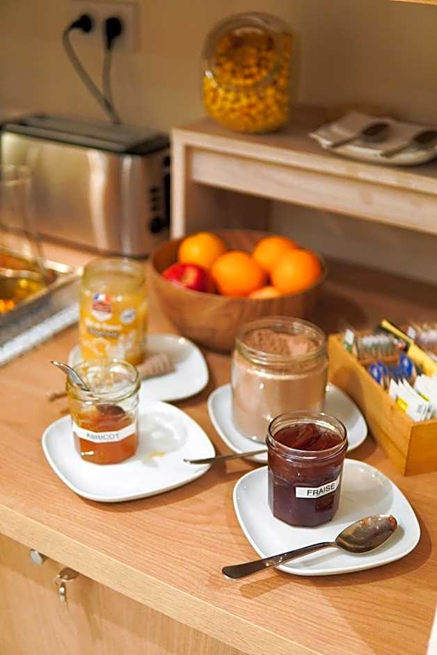 Bloom Hostel Bar & Garden