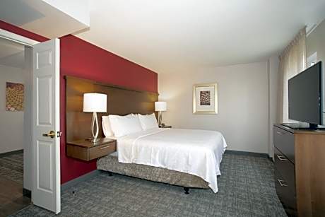 Two-Bedroom Suite with Mobility Accessible Tub