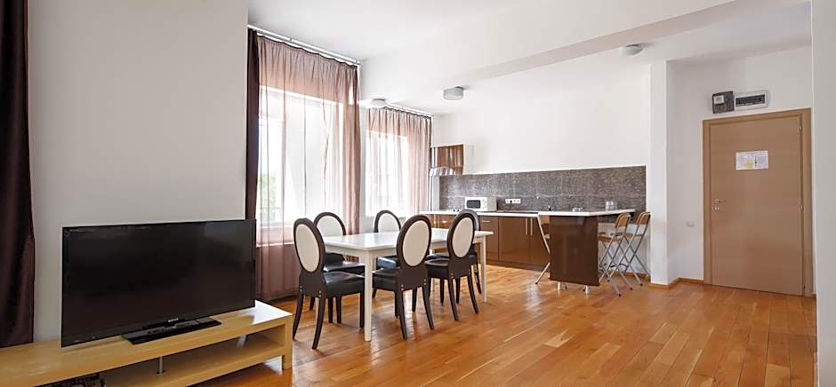 Living In Aparthotel