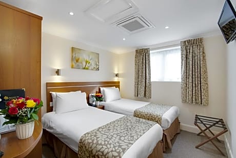 Superior Twin Room (2 Twin Beds)