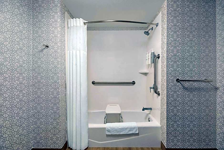 Photo 1 of 7 of 2 Queen Beds, Hearing/Mobility Accessible, Bathtub
