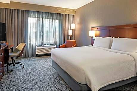 King Room with Roll-In Shower - Mobility Access/Hearing Accessible