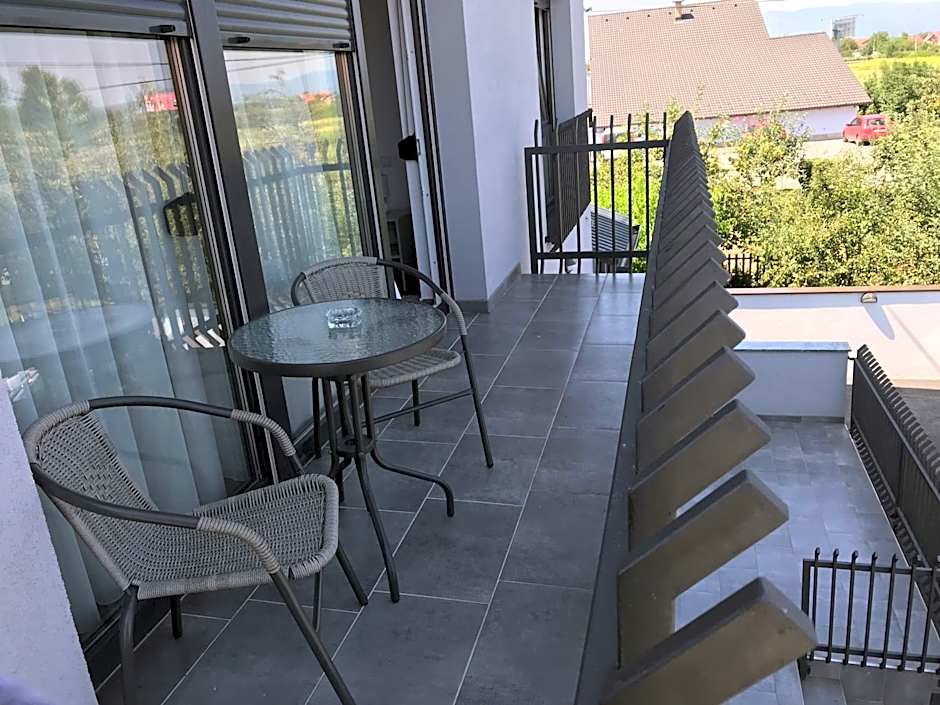 Filipovic rent a car & apartments