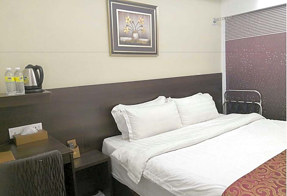 J Suites Hotel