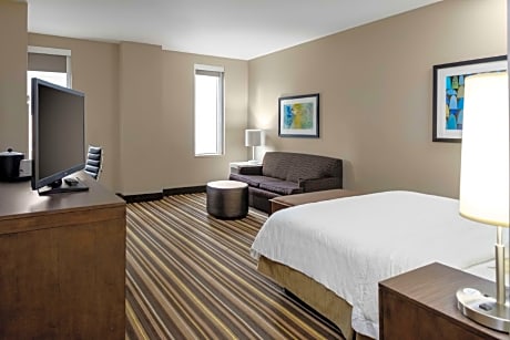 King Room with Accessible Tub - Mobility and Hearing Access/Non-Smoking