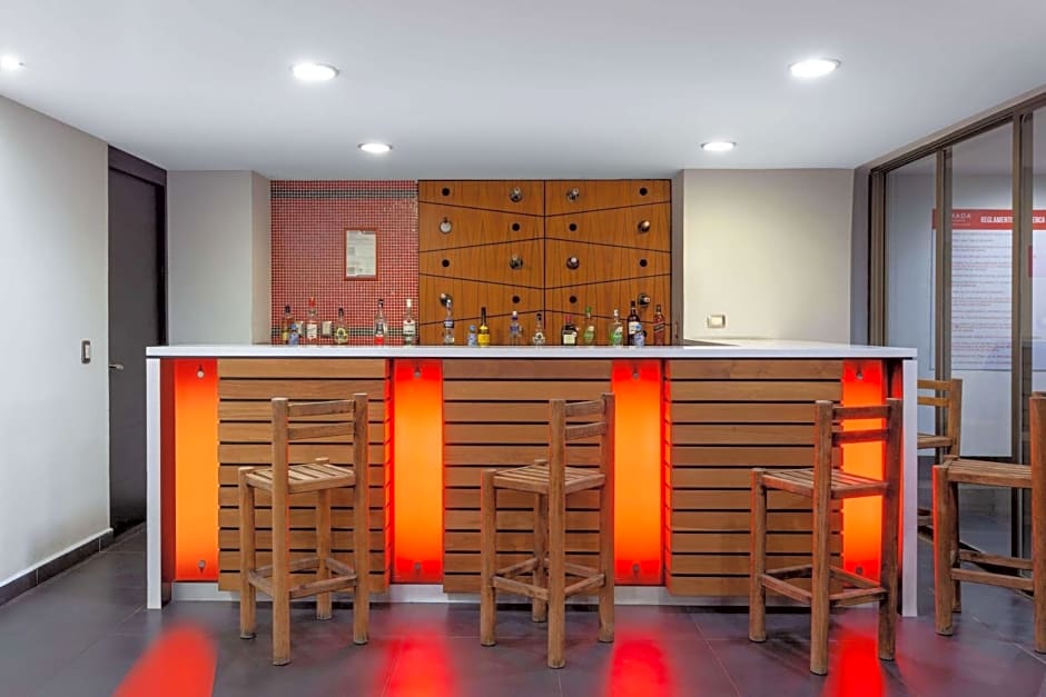 Ramada by Wyndham Acapulco Hotel & Suites