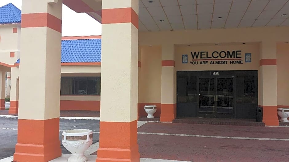 Rodeway Inn & Suites Greensboro Southeast