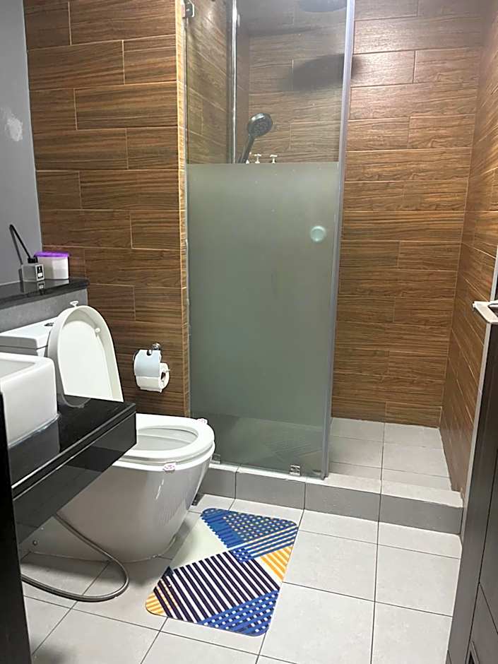 Bayfront Suite in Pasay, Manila Near NAIA Terminal, PICC, Star City, MOA and US Embassy - Pet-Friendly, Free Pool, Wi-Fi & Netflix