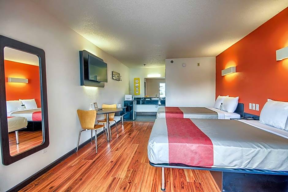 Motel 6-Columbus, OH - West