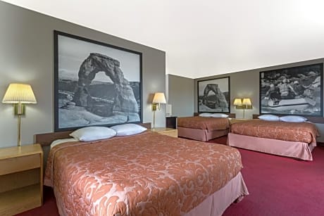 Queen Room with Three Queen Beds - Non-Smoking