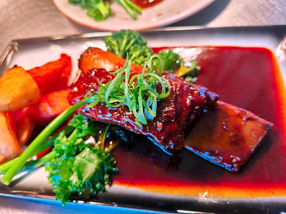 Centennial Inn on Bathurst