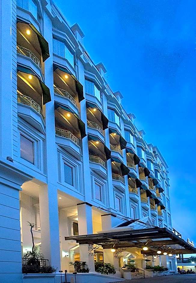 Roosseno Plaza Serviced Apartment