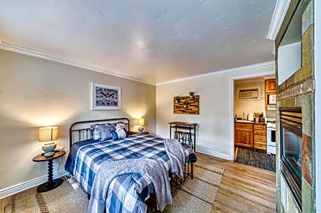 Moose and Maple Lodge