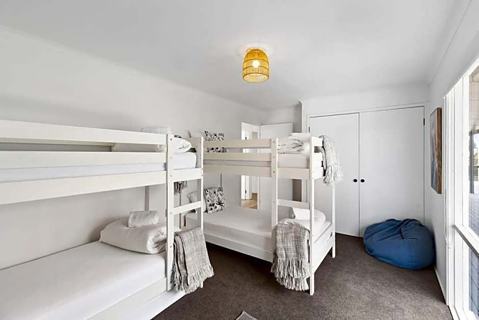 Blue Seas Beach House, 400 metres to the beach