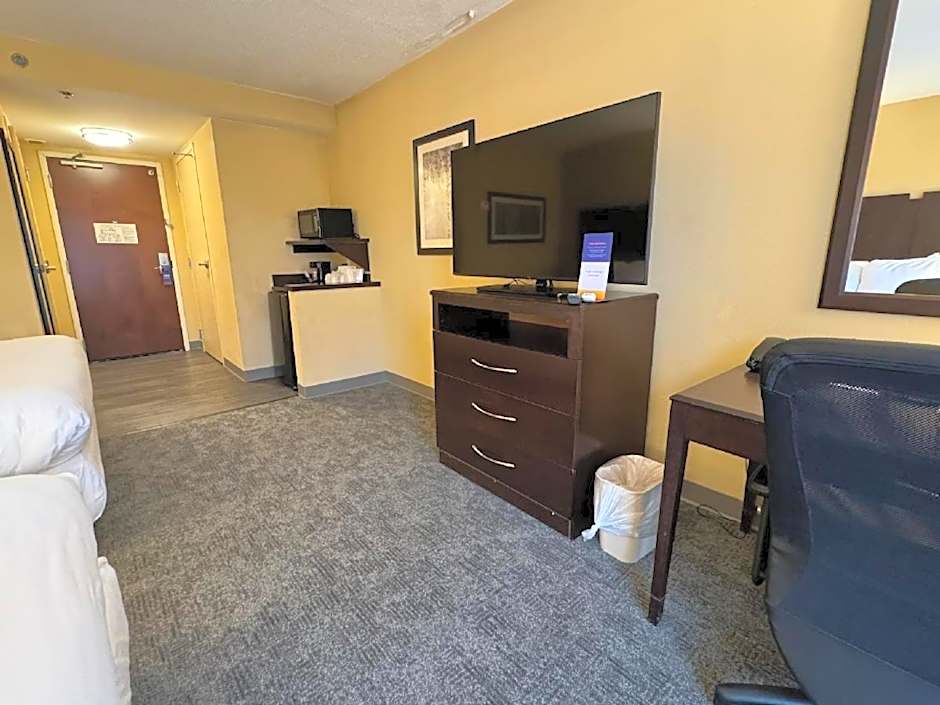 Comfort Inn & Suites Lexington Park near Pax River