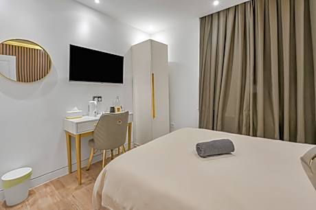 Deluxe Room with Sky Window