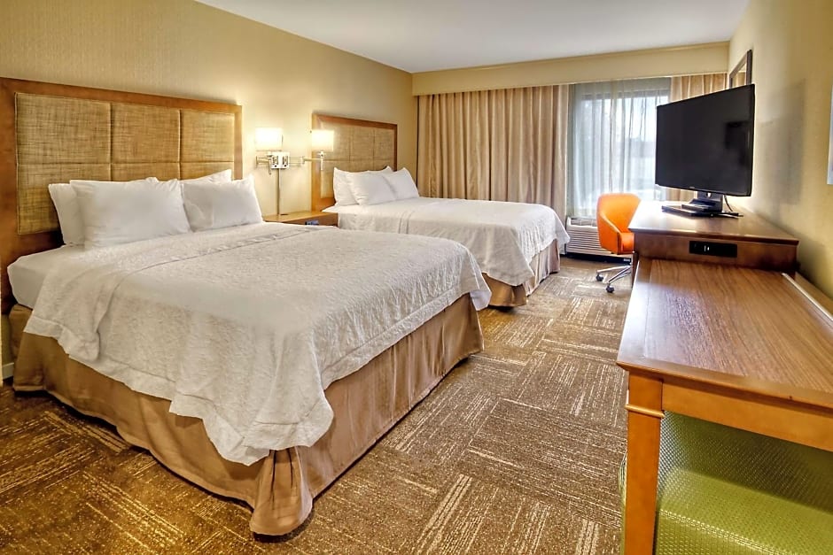 Hampton Inn By Hilton And Suites Asheville Airport